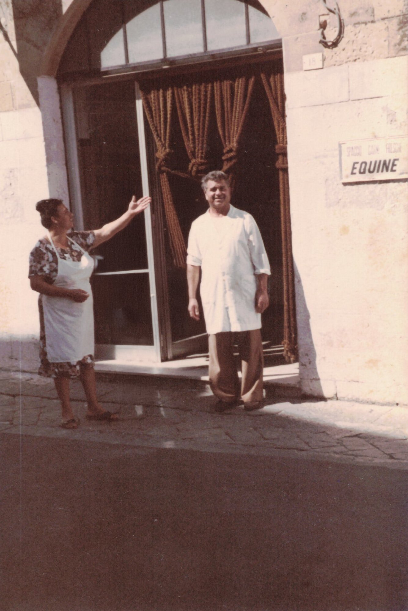 Alfredo davanti alla macelleria, Martano